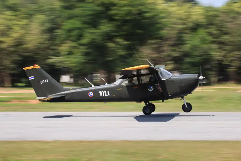 Single engine trainer aircraft